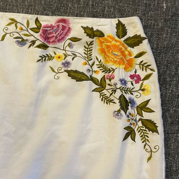 Peter Nygard White Embroidered Floral Skirt Women's size‎ 14 Back Zipper Closure - Picture 6 of 13